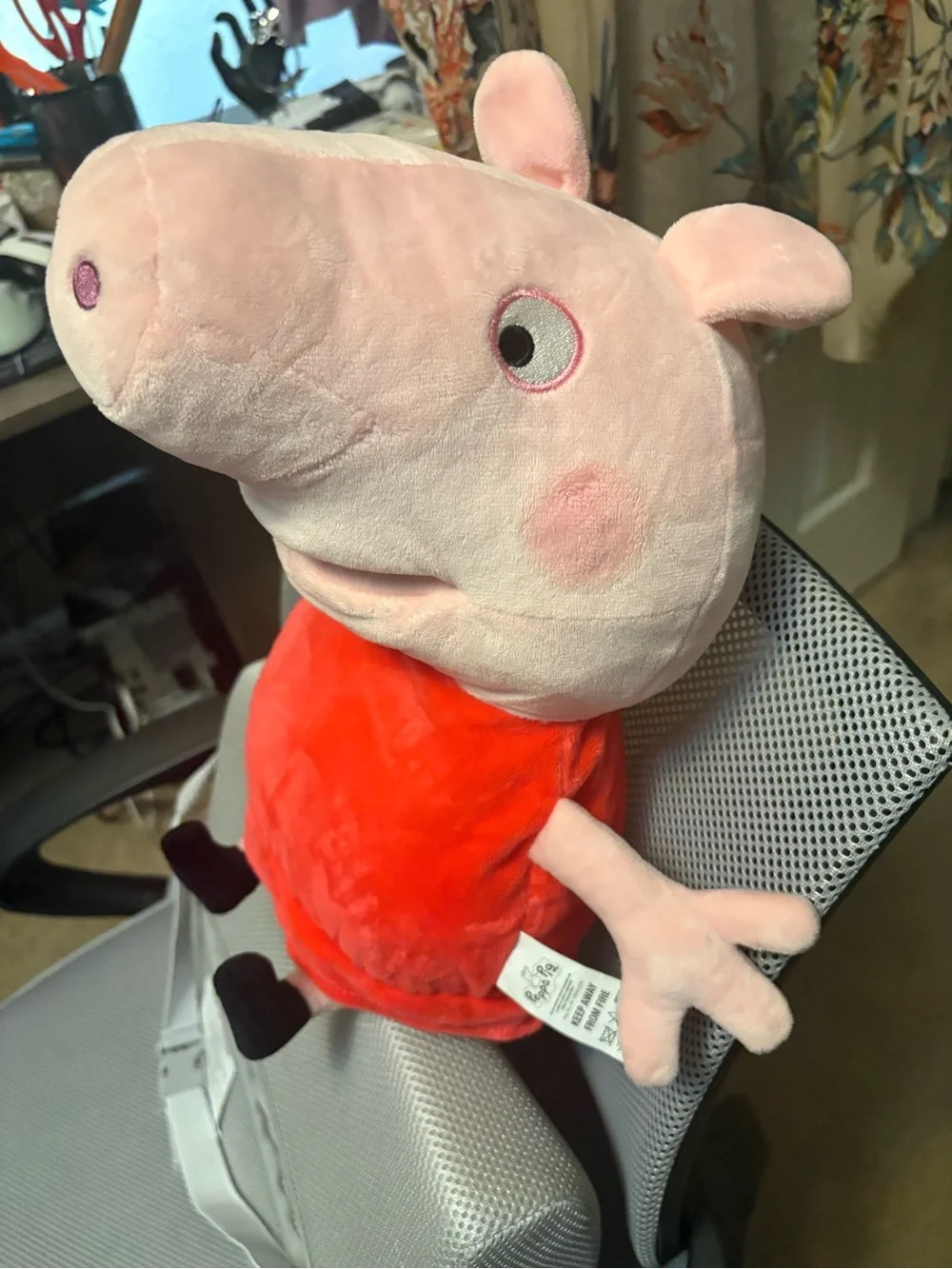 Peppa Pig Plush puppet Toy in Pink and Red by Peppa Pig